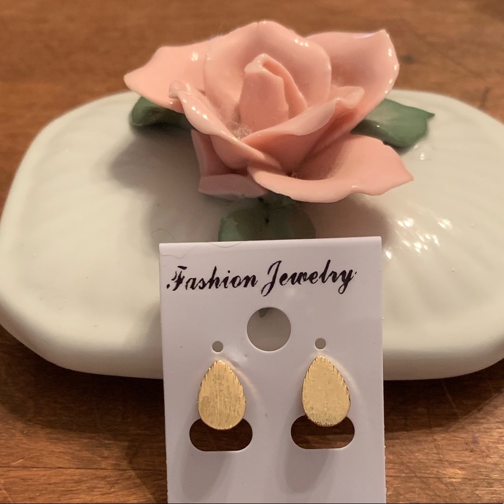 Fashion Earrings - Gold Teardrop